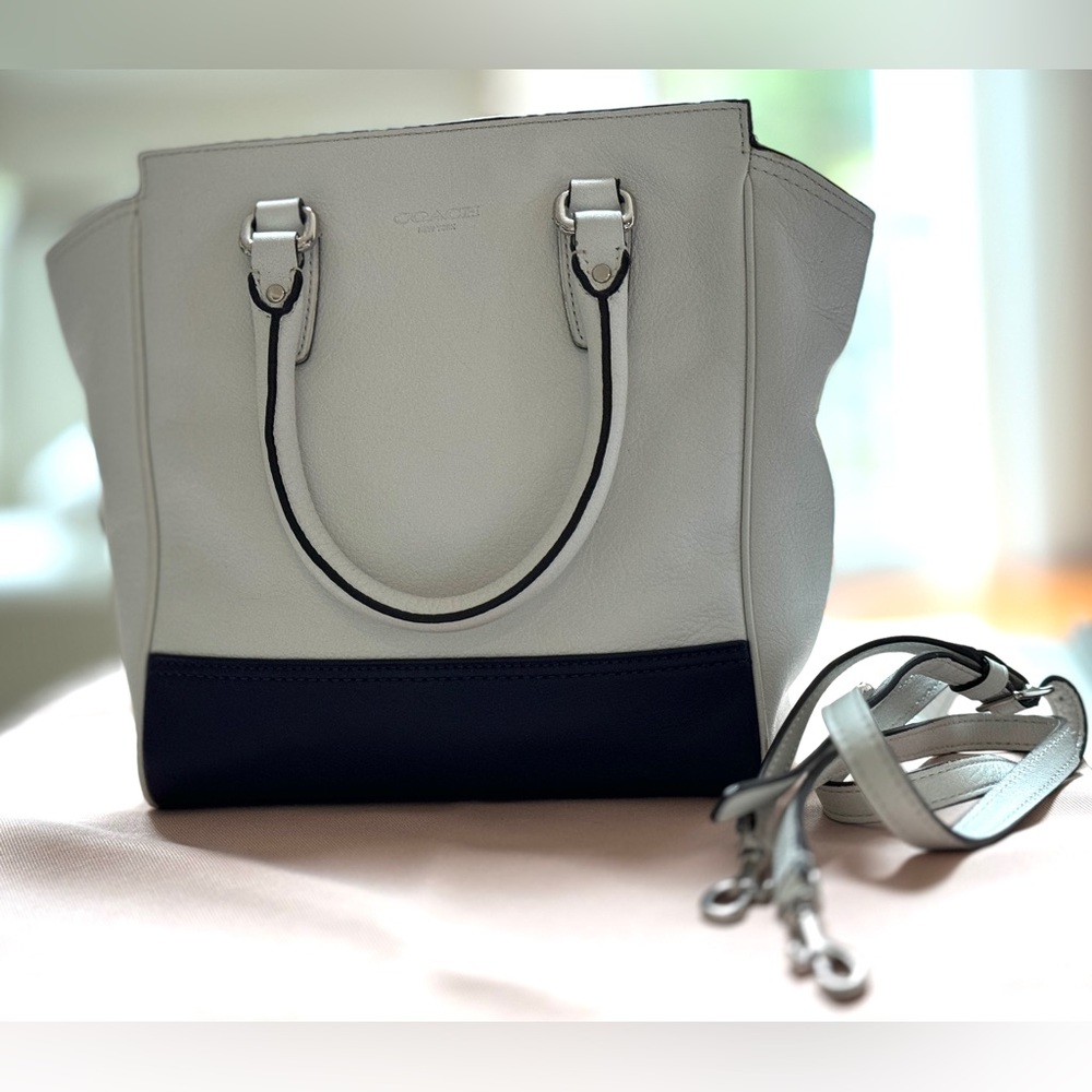 White and navy blue Coach leather bag - Picture 2 of 9